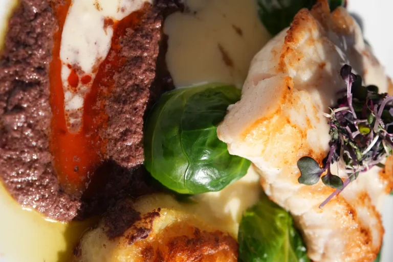 Detail of the seafood special with crisp skin and sauce
